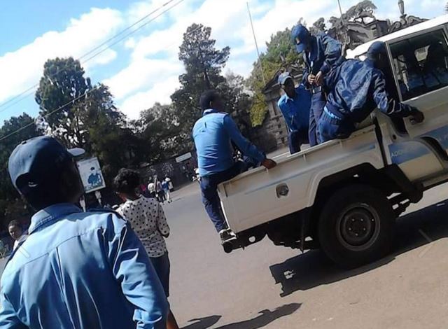 ወያኔ ፈሪ ነው::የጊዜ ጀግና እንጂ የሰው ጀግና ያሌለው ሙልጭ ያለ ፈሪ አገዛዝ ..