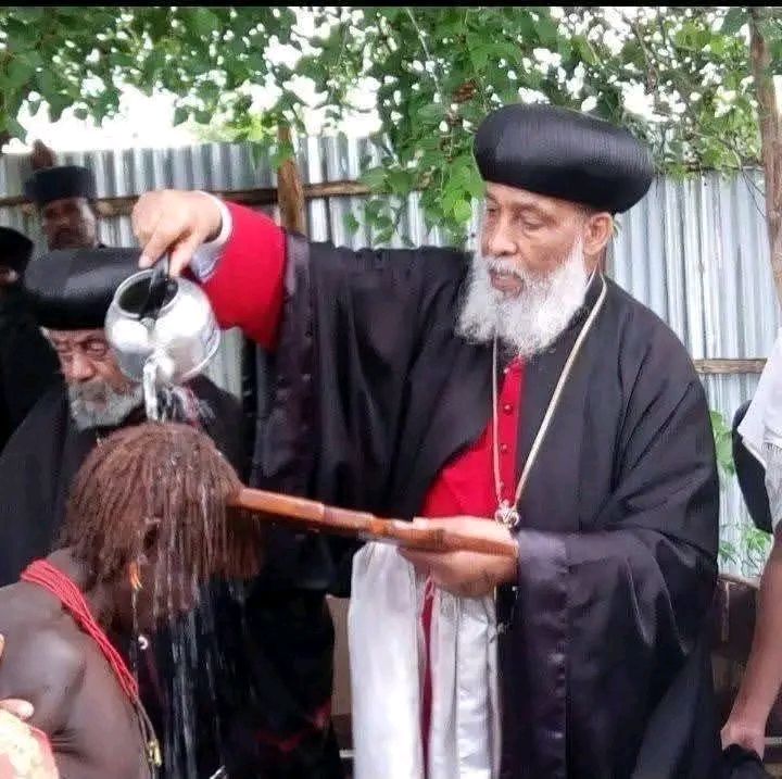 እኔ አርጅቻለውኝ ፤መሄጃዬም ደርሷል አንተ ቤት ሠርተህ ህዝቤን ጠብቅ ( የሐመሩ ባለአባት ለሊቀ ጳጳስ ብፁዑ አቡነ ዕንባቆም ）